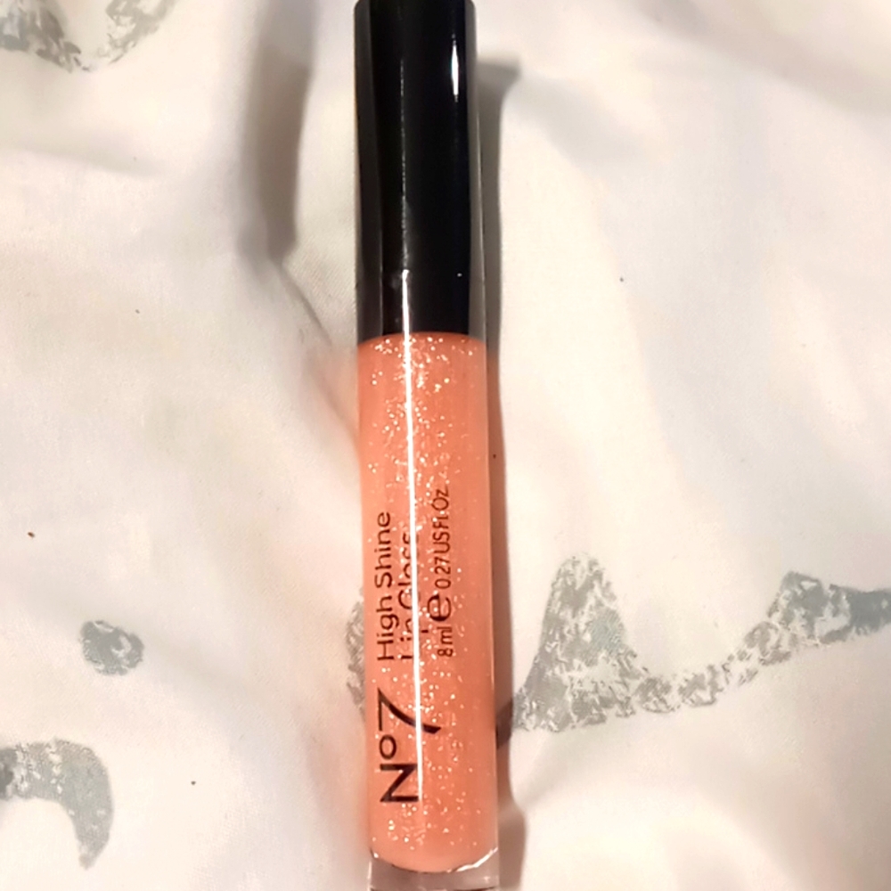 No. 7 lip gloss